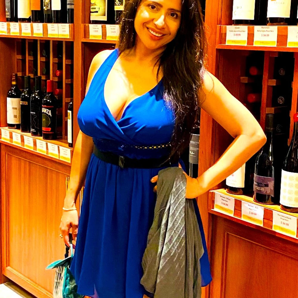 Spectacular dress! For Day and night time!